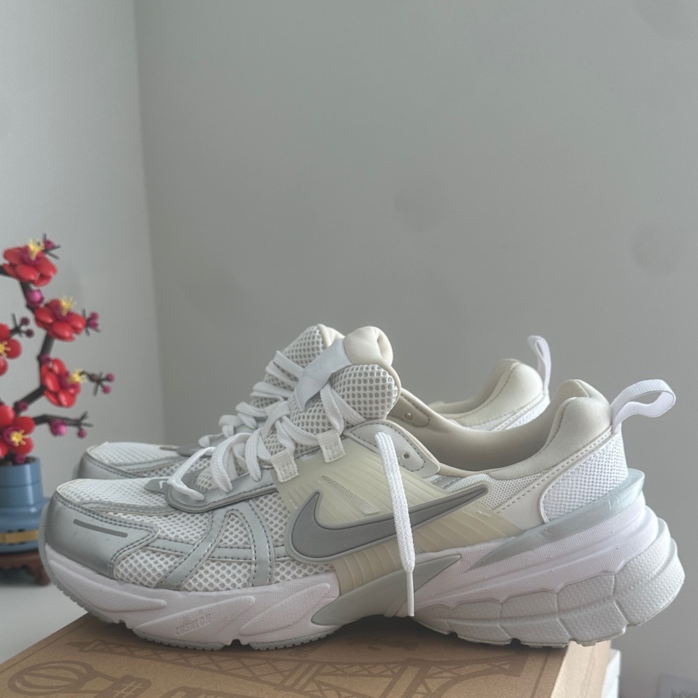 Nike Women's White and Gray Sneakers